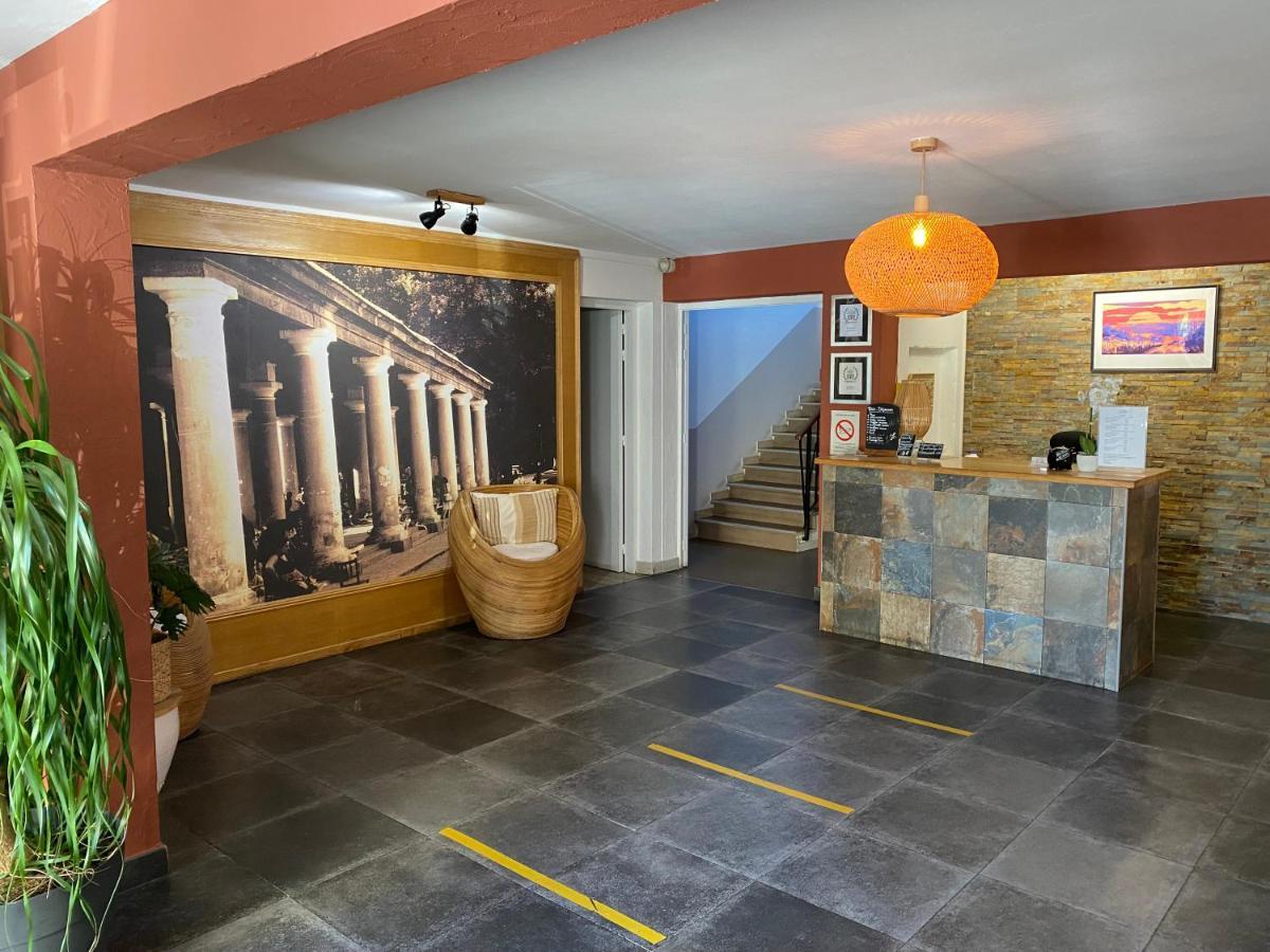 Hotel Le Grillon Л'Иль-Рус Экстерьер фото