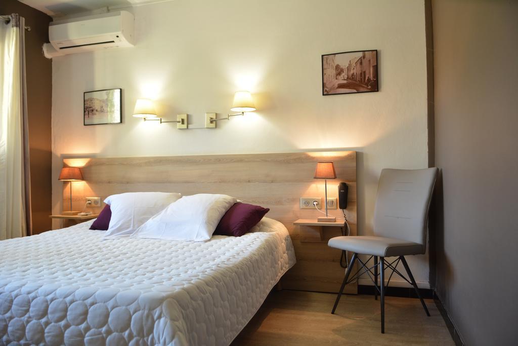 Hotel Le Grillon Л'Иль-Рус Экстерьер фото
